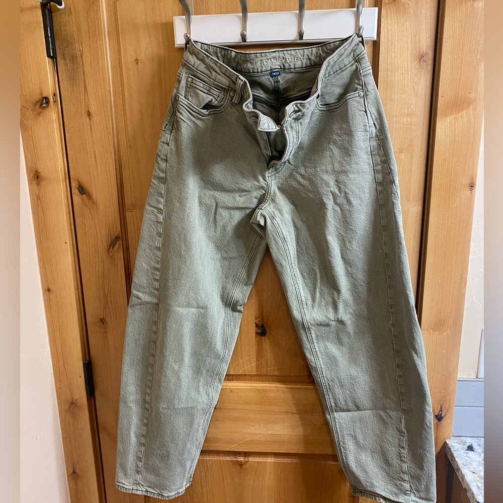 American Eagle Size 8 Long Olive Green Barrel Jeans